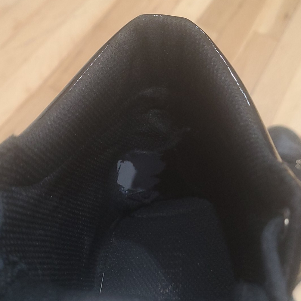 Used Black/Gold Guess mens sneakers 10.5🔥 - Picture 7 of 9